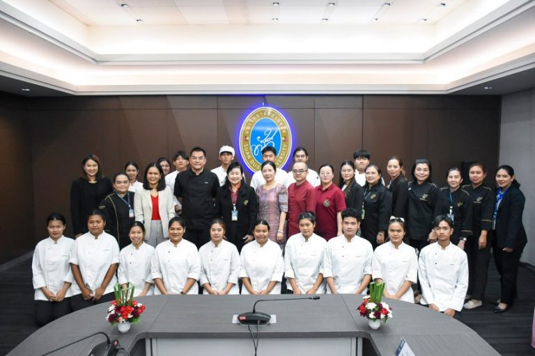 โรงเรียนการเรือน ร่วมกับ สถาบันขงจื่อ มหาวิทยาลัยสวนดุสิต วิทยาเขตสุพรรณบุรี จัดโครงการวัฒนธรรมไทยจีน การแข่งขันทำอาหารไทย-จีน Beef dish contest